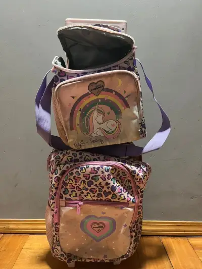 Mochila escolar con corazones - miniatura 3