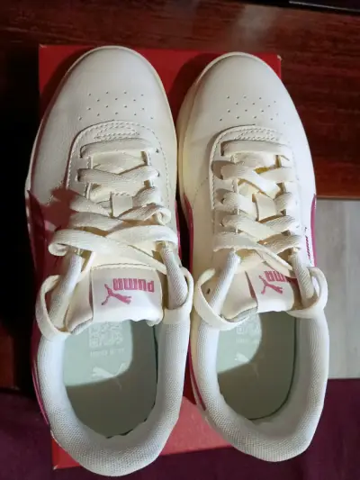 Zapatillas Puma blancas y rosadas - miniatura 1