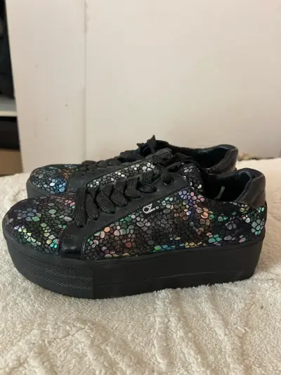 Zapatillas negras con plataforma marca oz - miniatura 1