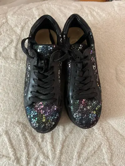 Zapatillas negras con plataforma marca oz - miniatura 2