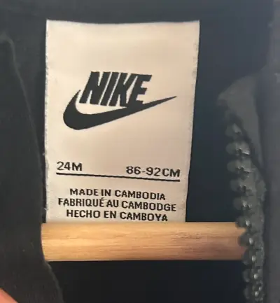 Buzo negro Nike para bebé - miniatura 2