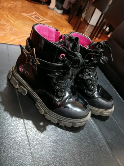 Botas negras para niña - miniatura 1