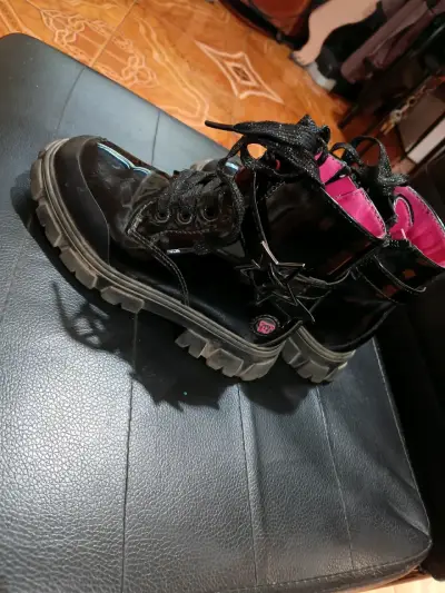 Botas negras para niña - miniatura 2