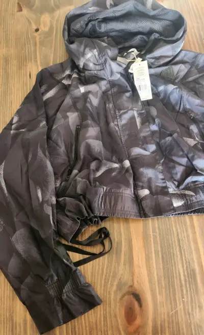 Chaqueta deportiva camuflada negra - miniatura 4
