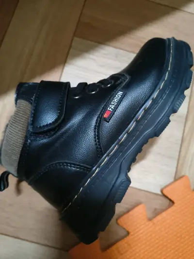 Botas negras infantiles con chiporro - miniatura 2