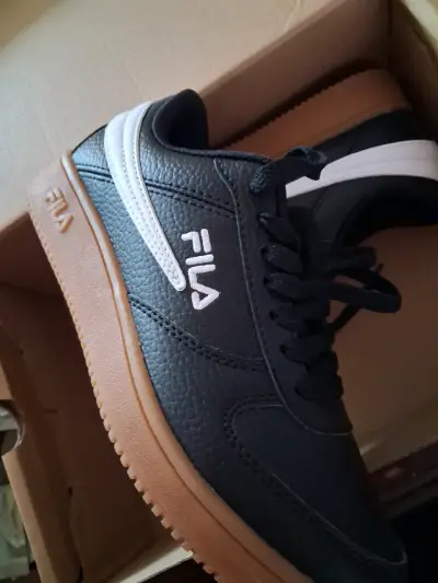 Zapatillas negras Fila clásicas - miniatura 1