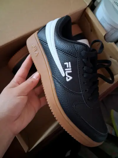 Zapatillas negras Fila clásicas - miniatura 2