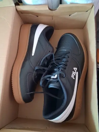 Zapatillas negras Fila clásicas - miniatura 3