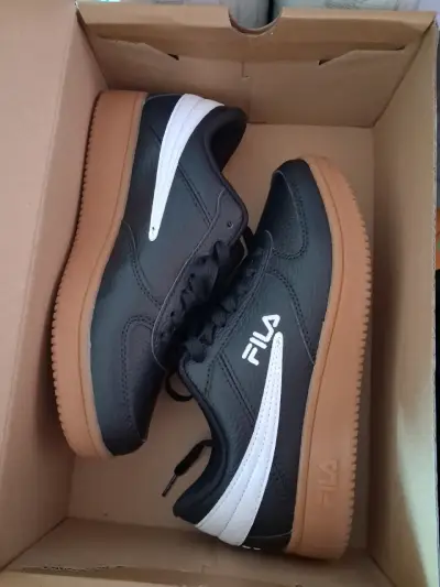 Zapatillas negras Fila clásicas - miniatura 4