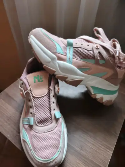 Zapatillas deportivas rosadas - miniatura 1