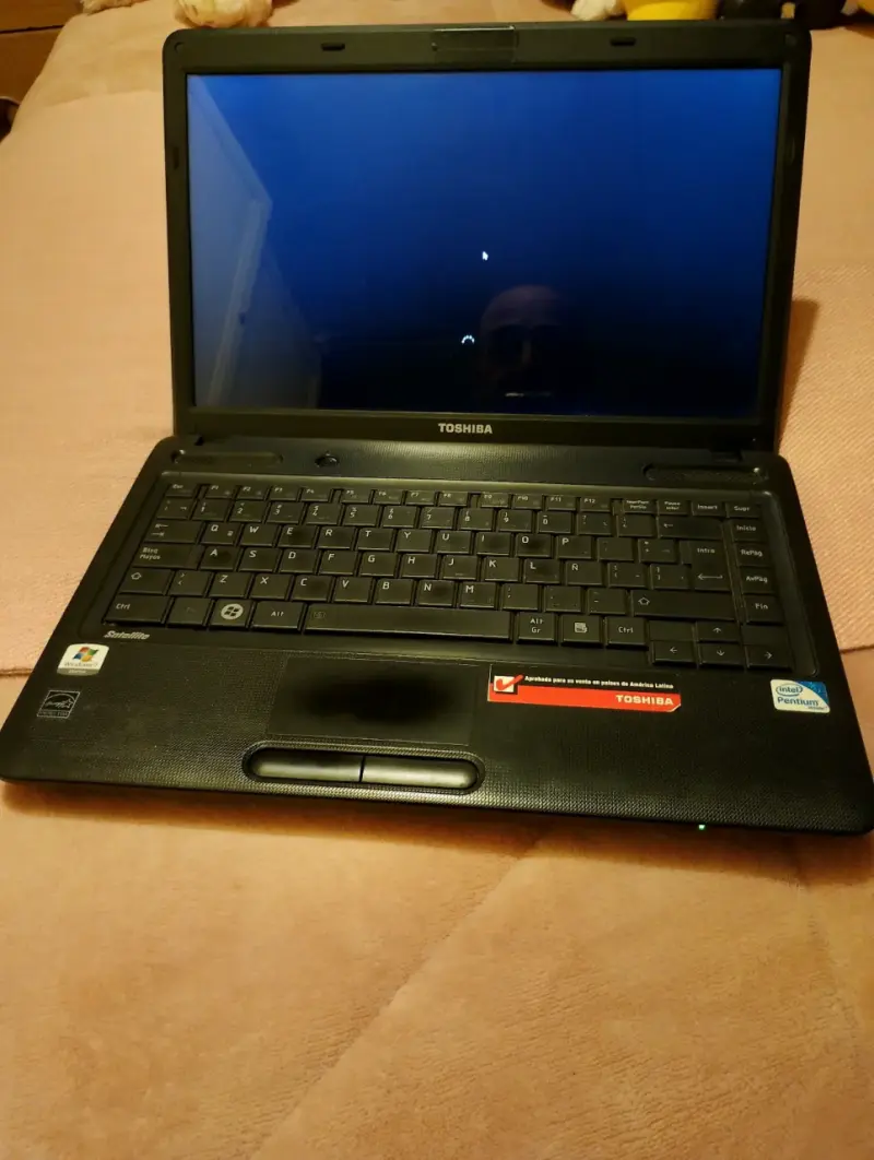 Laptop Toshiba Satellite usada - 1
