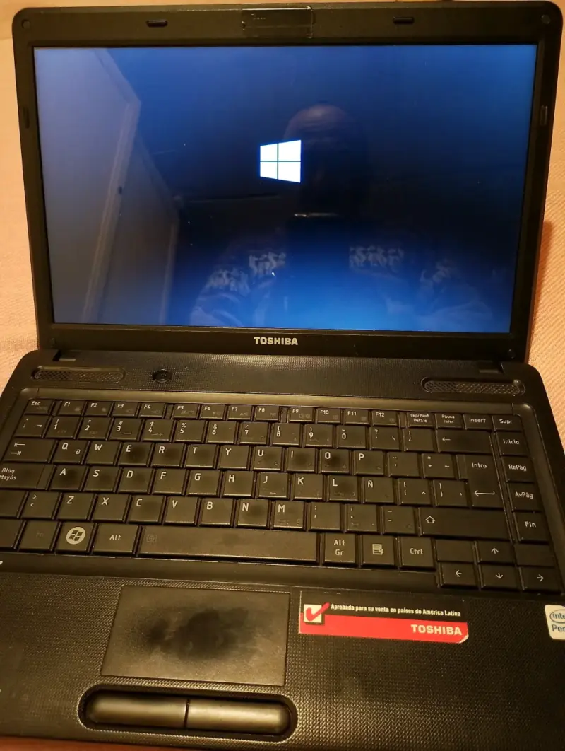 Laptop Toshiba Satellite usada - 2