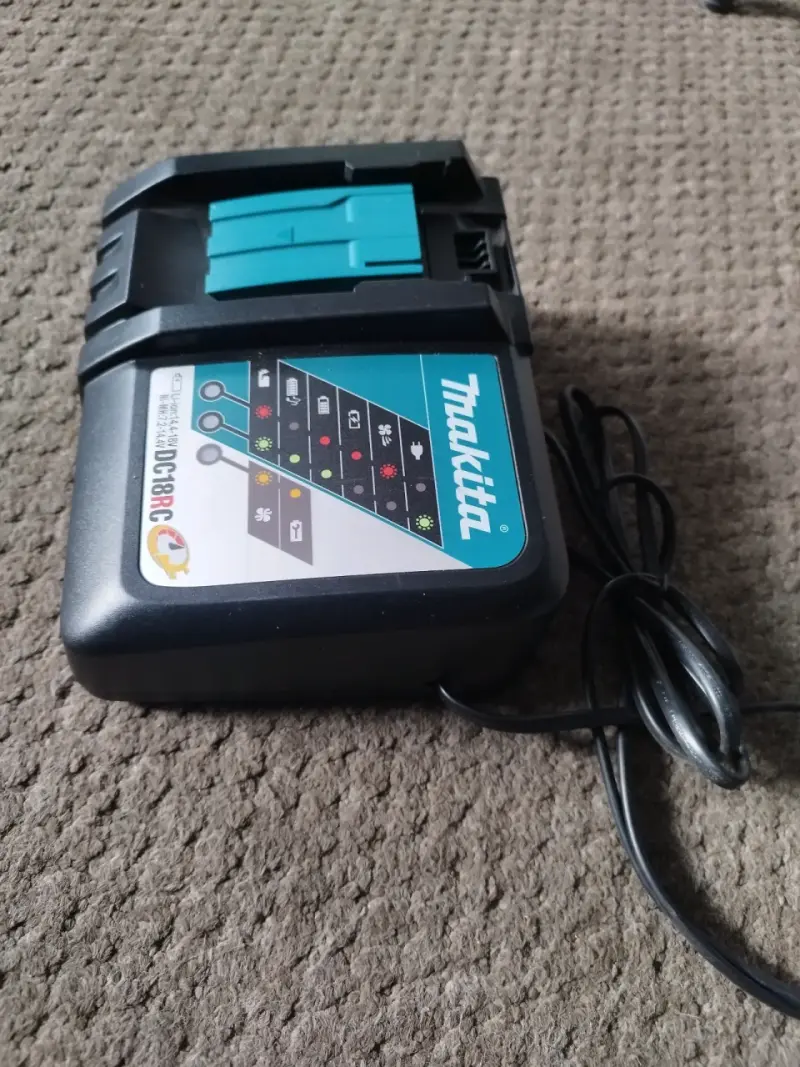 Cargador de batería Makita