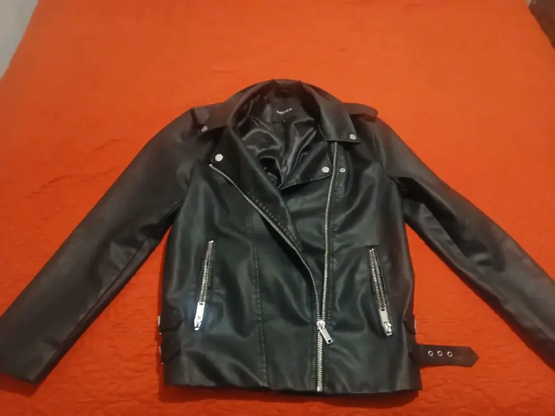 Chaqueta de cuero negra - 1