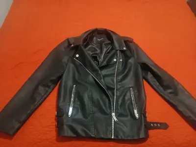 Chaqueta de cuero negra - miniatura 1