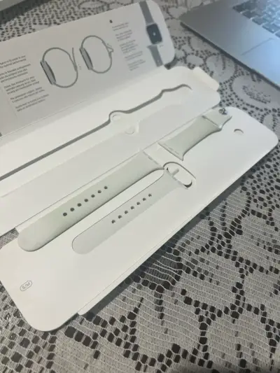 Correa blanca para smartwatch - miniatura 1