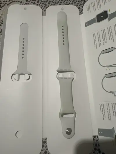 Correa blanca para smartwatch - miniatura 2