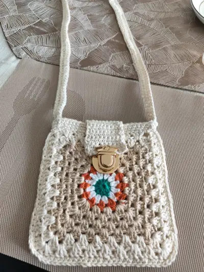 Conjunto tejido poncho, gorro y guantes - miniatura 2