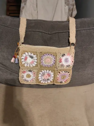 Conjunto tejido poncho, gorro y guantes - miniatura 3