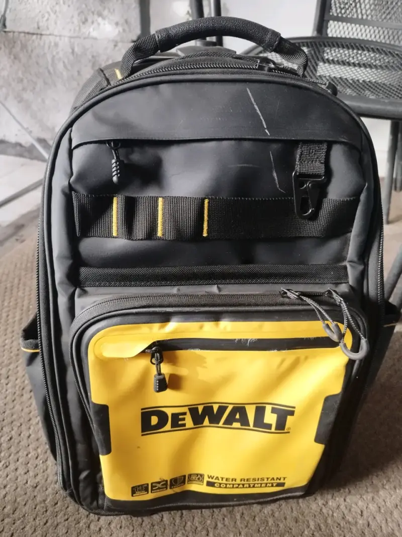Mochila negra DeWalt impermeable - 2