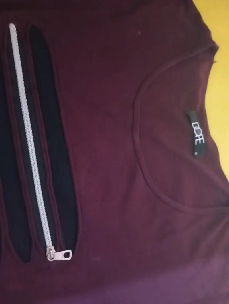 Polera morada con cremallera - 2