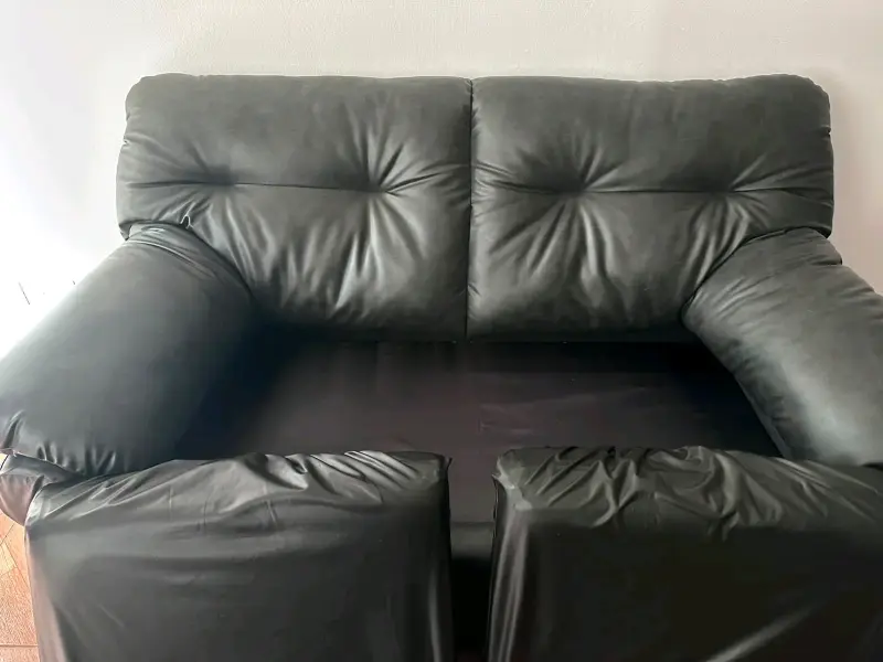 Sofá de cuero negro - 1