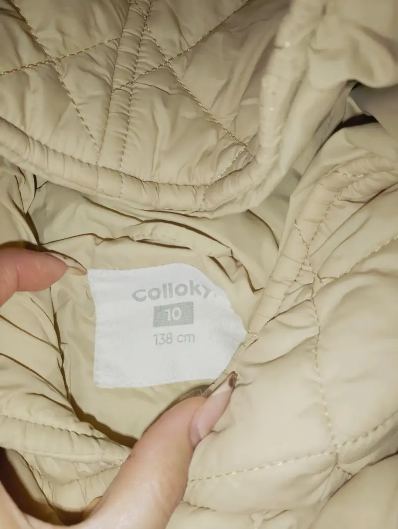 Chaqueta acolchada beige con capucha - 2