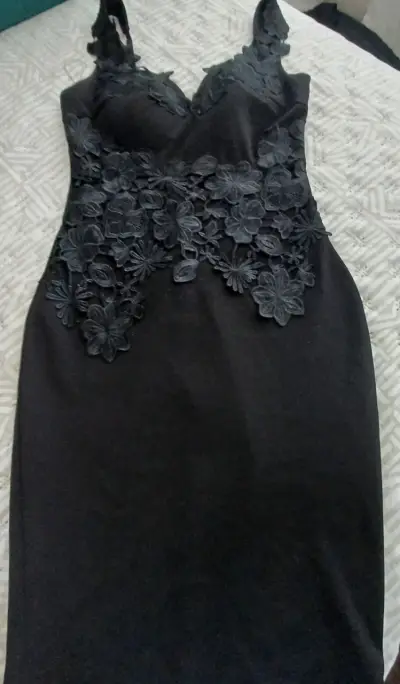 Vestido ajustado negro y beige - miniatura 2