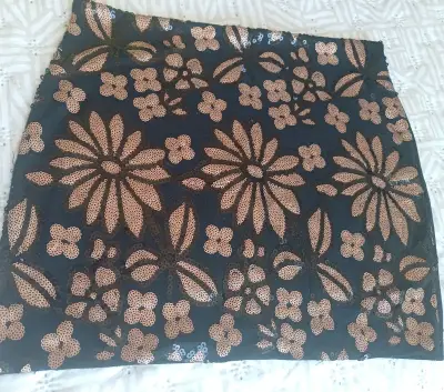 Vestido ajustado negro y beige - miniatura 4