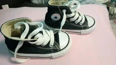 Zapatillas negras de lona para niños - miniatura 1