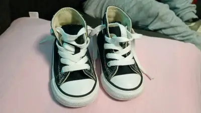Zapatillas negras de lona para niños - miniatura 2