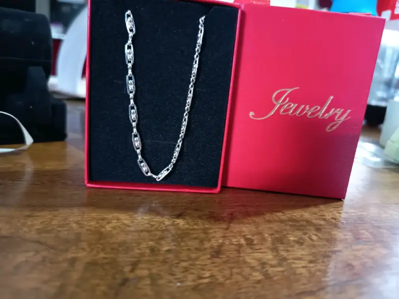 Collar de plata elegante