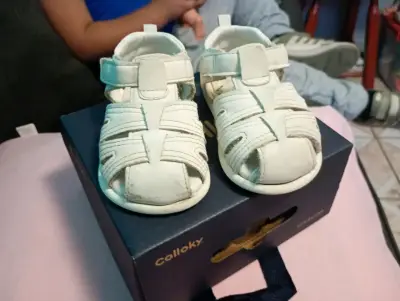 Sandalias blancas para niños - miniatura 2