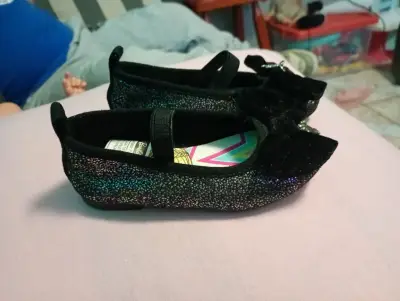 Zapatos negros con brillo para niña - miniatura 2