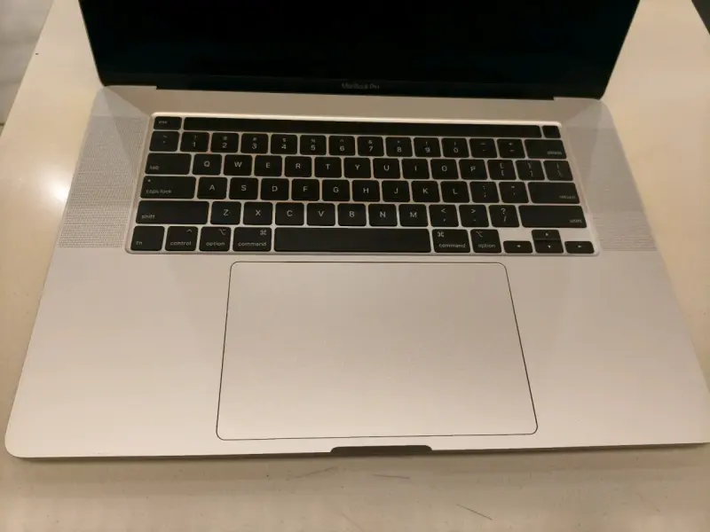 MacBook Pro 16 i9 2.3 64gb SSD 1tb Radeon 5500M 4g - 4