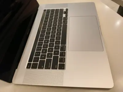 MacBook Pro 16 i9 2.3 64gb SSD 1tb Radeon 5500M 4g - miniatura 6