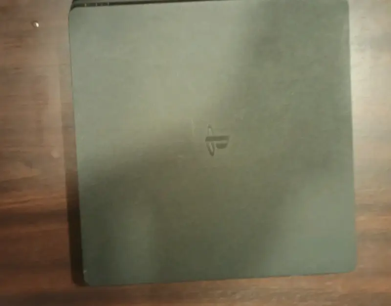 Consola PS4 con juegos y controles - 4