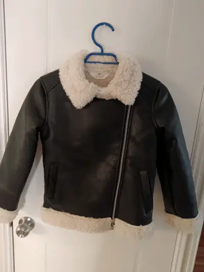 Chaqueta negra cuerina - miniatura 1
