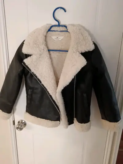 Chaqueta negra cuerina - miniatura 2