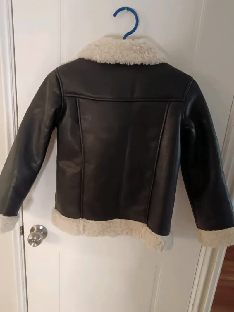 Chaqueta negra cuerina - 3