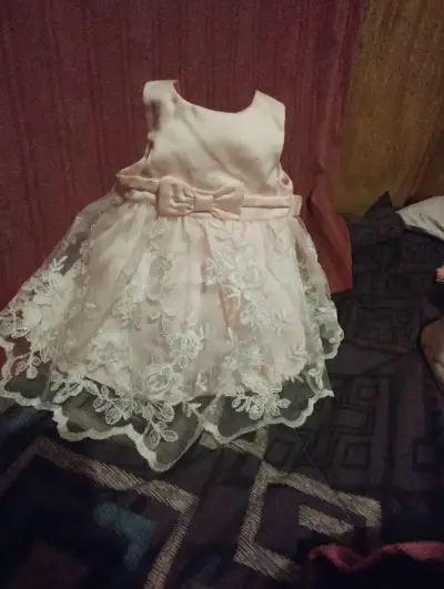 Vestido de niña rosado con encaje - miniatura 1