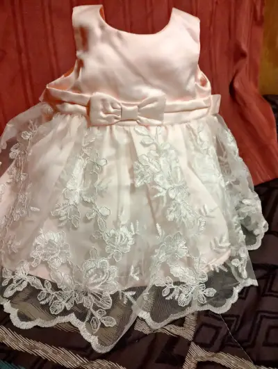 Vestido de niña rosado con encaje - miniatura 2