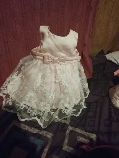 Vestido de niña rosado con encaje - miniatura 3