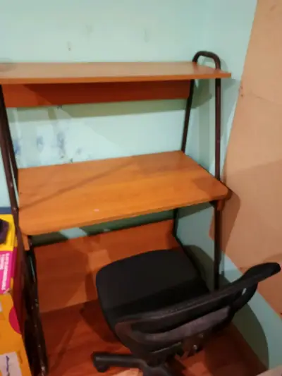 Escritorio con repisa - miniatura 1