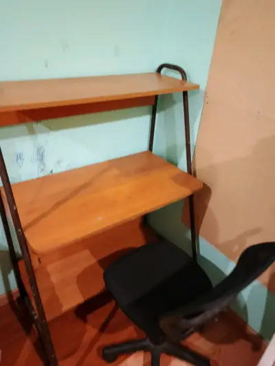 Escritorio con repisa - miniatura 3