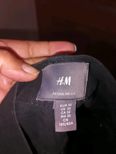 Jeans negros clásicos - miniatura 4