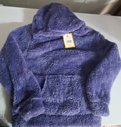Polerón peludo morado con capucha - miniatura 1