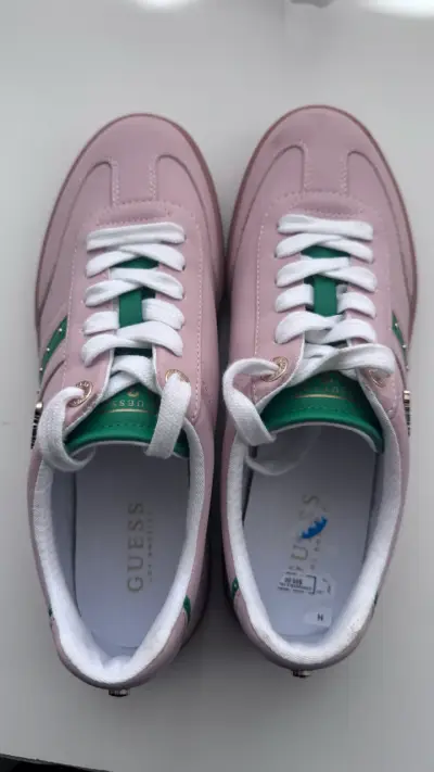 Zapatillas Guess rosadas nuevas - miniatura 2