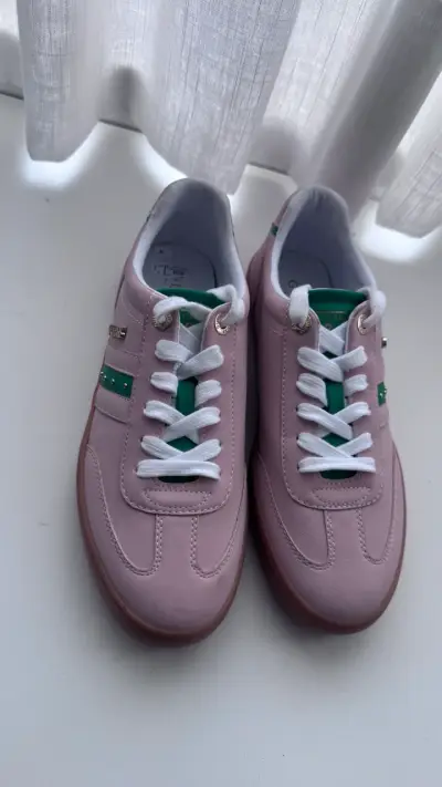 Zapatillas Guess rosadas nuevas - miniatura 4