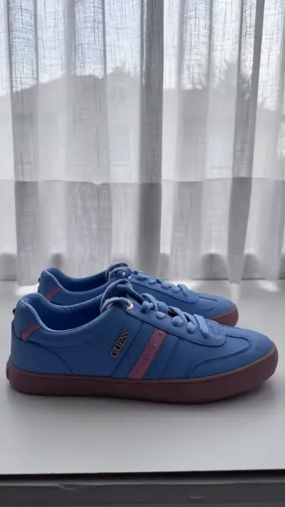 Zapatillas Guess nuevas celeste y rosa - miniatura 3